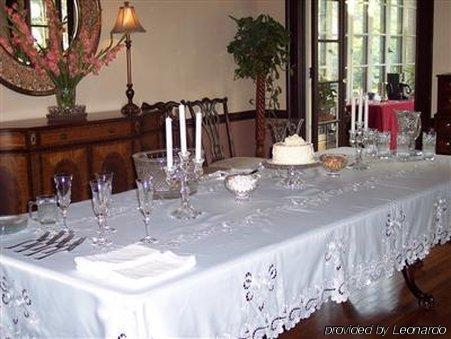 Robinwood Bed And Breakfast Little Rock Restoran gambar